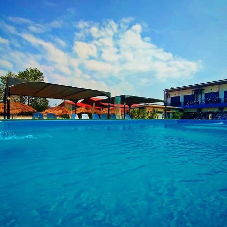 Wixky Hotel 농카이 외부 사진